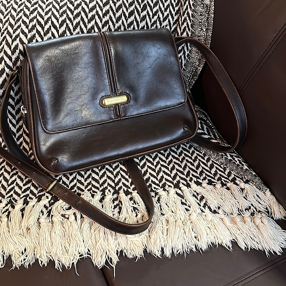 90’s Style VTG »Liz Claiborne» Chocolate Genuine Leather Crossover Shoulder Bag - Picture 2 of 16